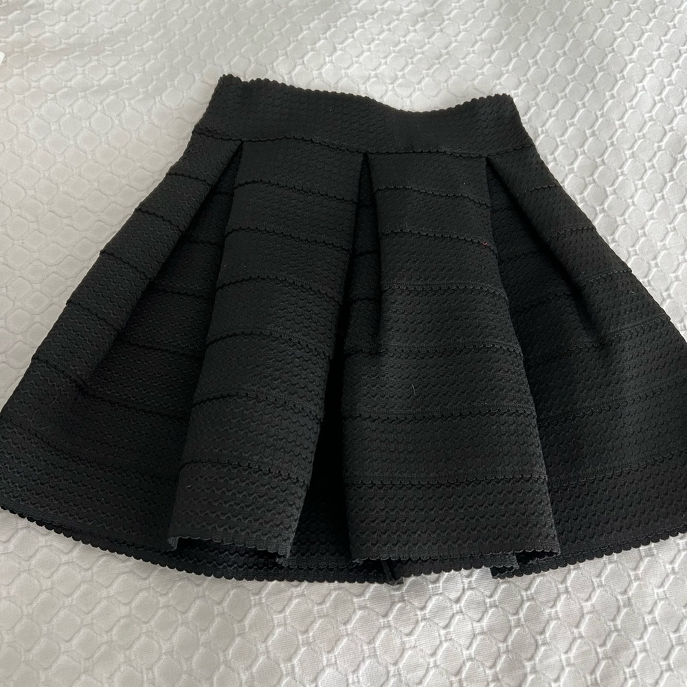 Black big pleated skirt